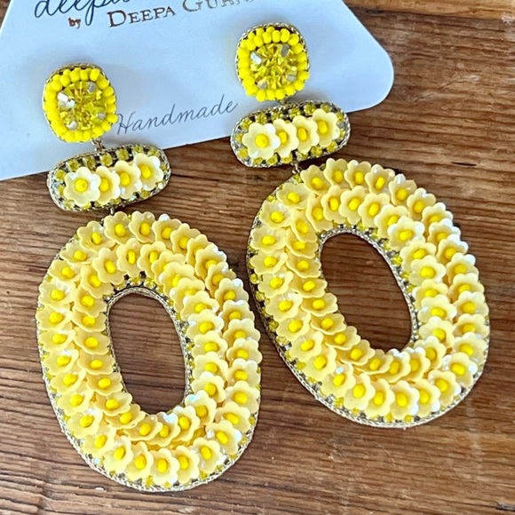 NWT Deepa Gurnani Beaded Crystal Flower Chandeliers - Picture 2 of 16